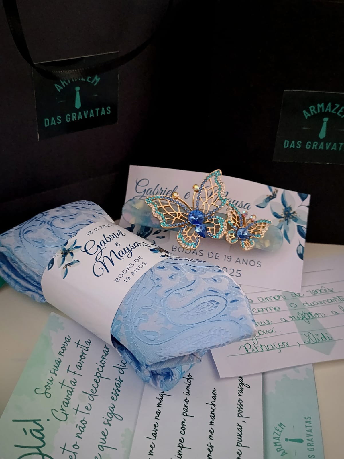 Kit personalizado azul com cartao e abotoadura